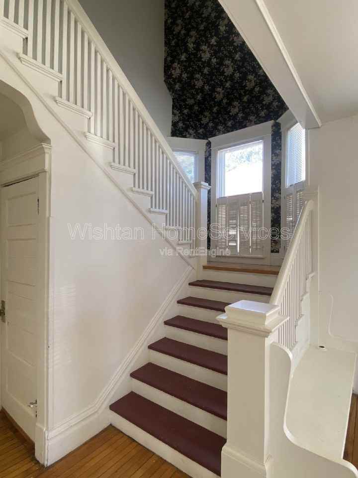 224 N Ward St - Photo 5 of 44