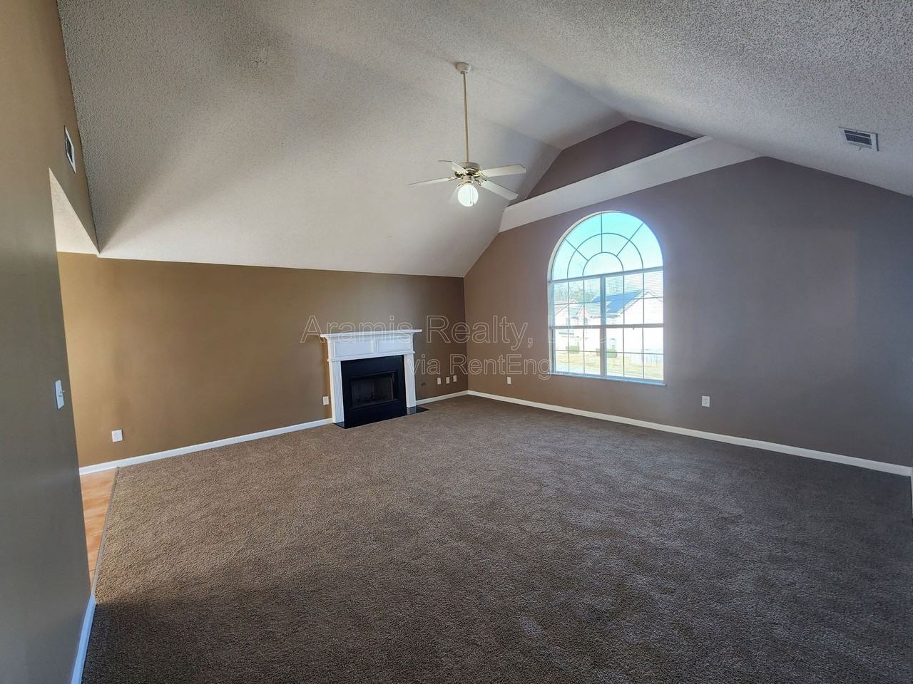 3081 Dogwood Ave - Photo 3 of 15