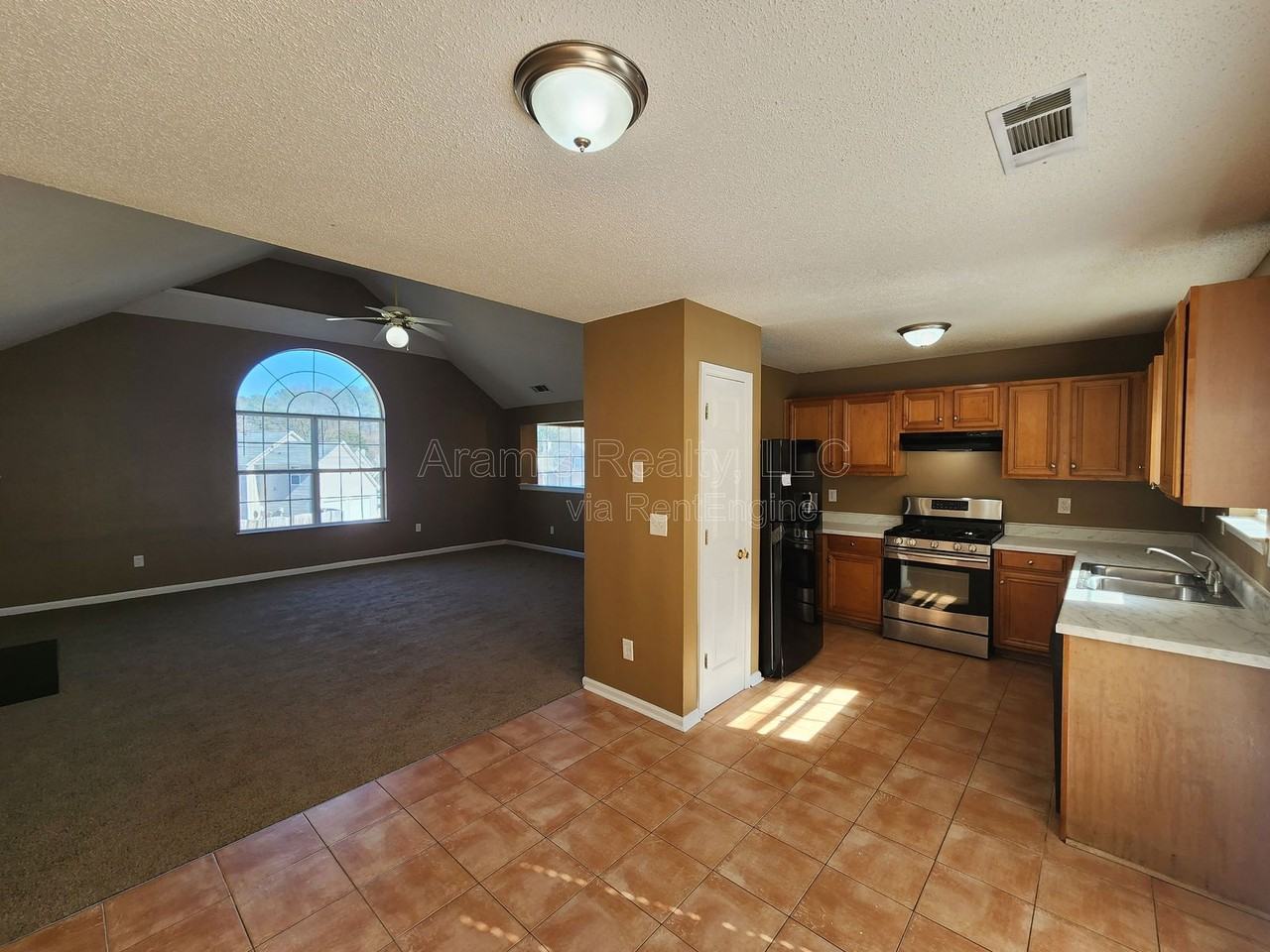 3081 Dogwood Ave - Photo 4 of 15