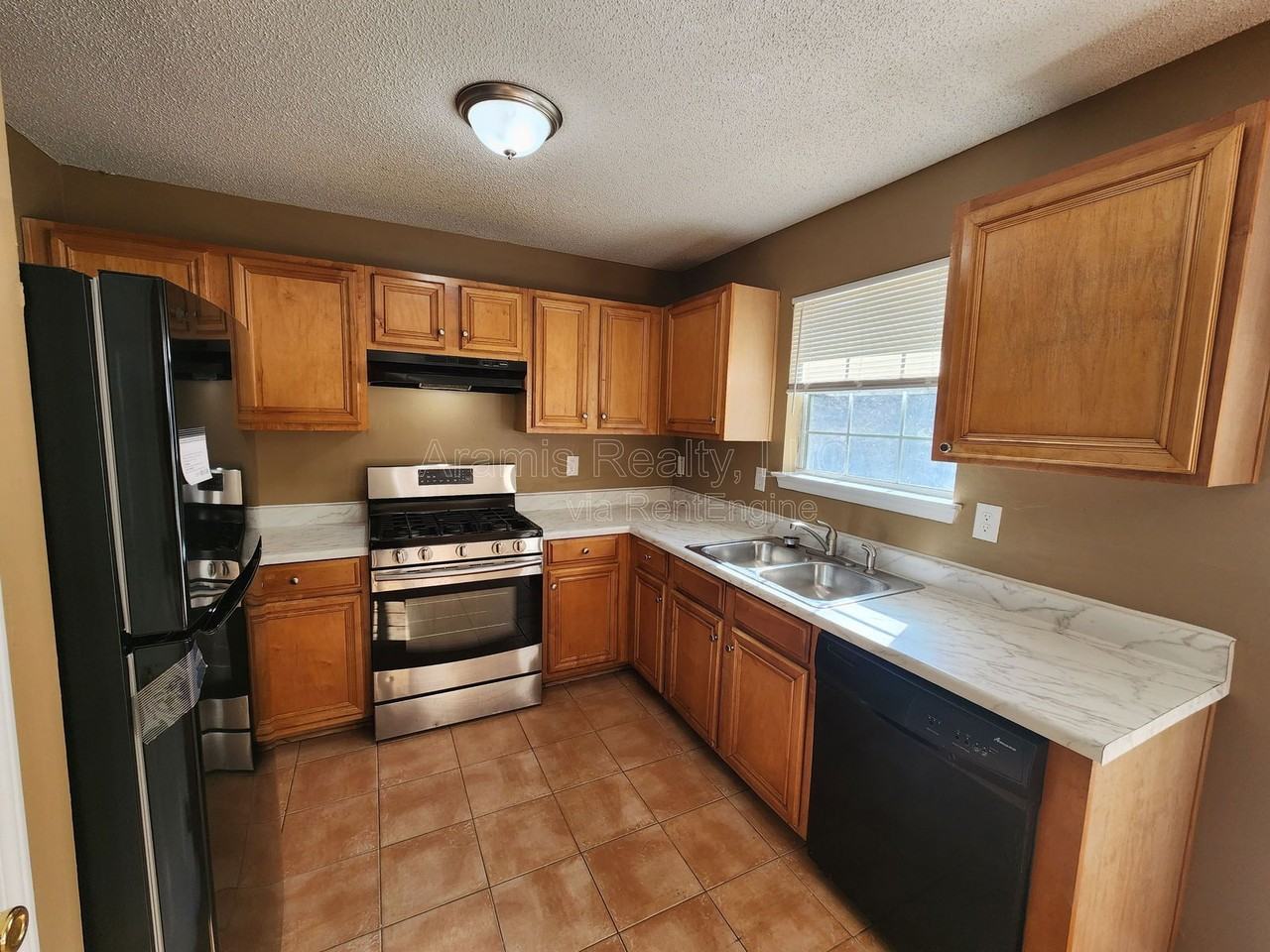 3081 Dogwood Ave - Photo 5 of 15