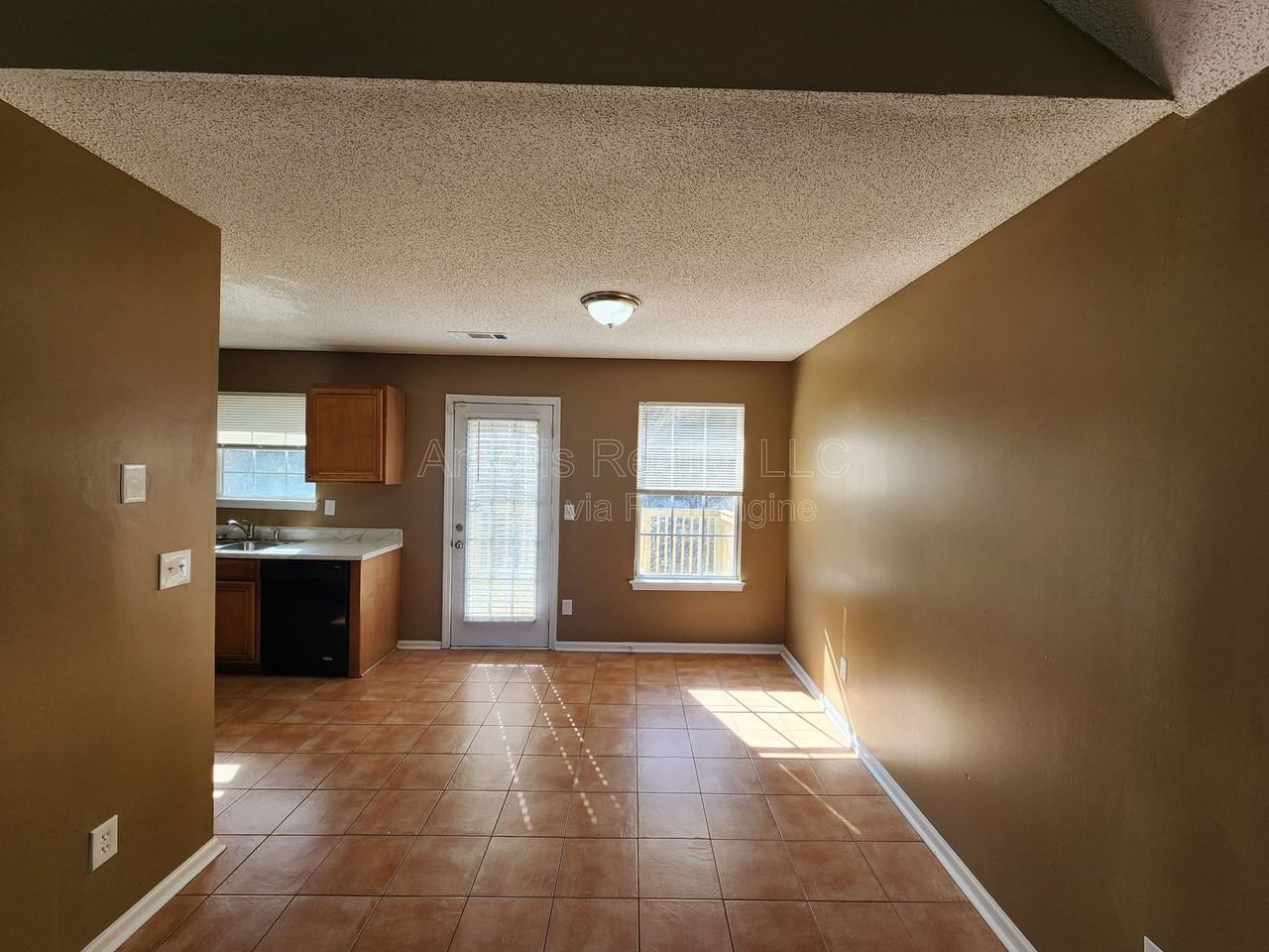 3081 Dogwood Ave - Photo 6 of 15