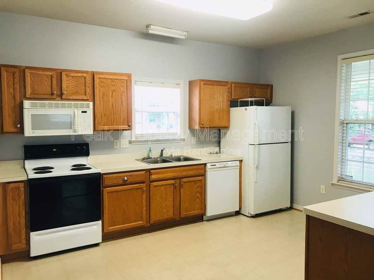 1903 Elmsmere Ave - Photo 6 of 16