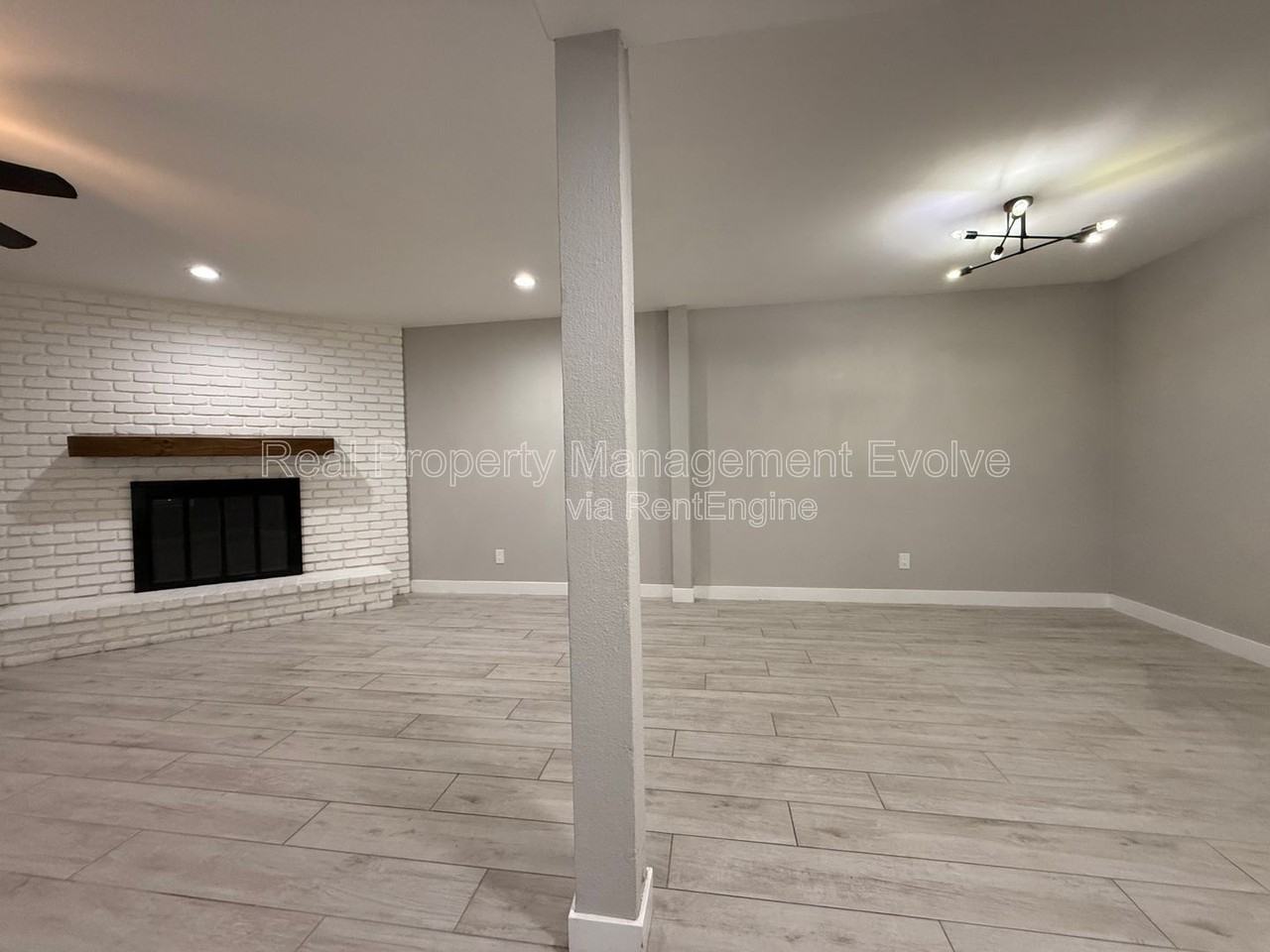 606 E Royal Palm Sq N - Photo 6 of 31