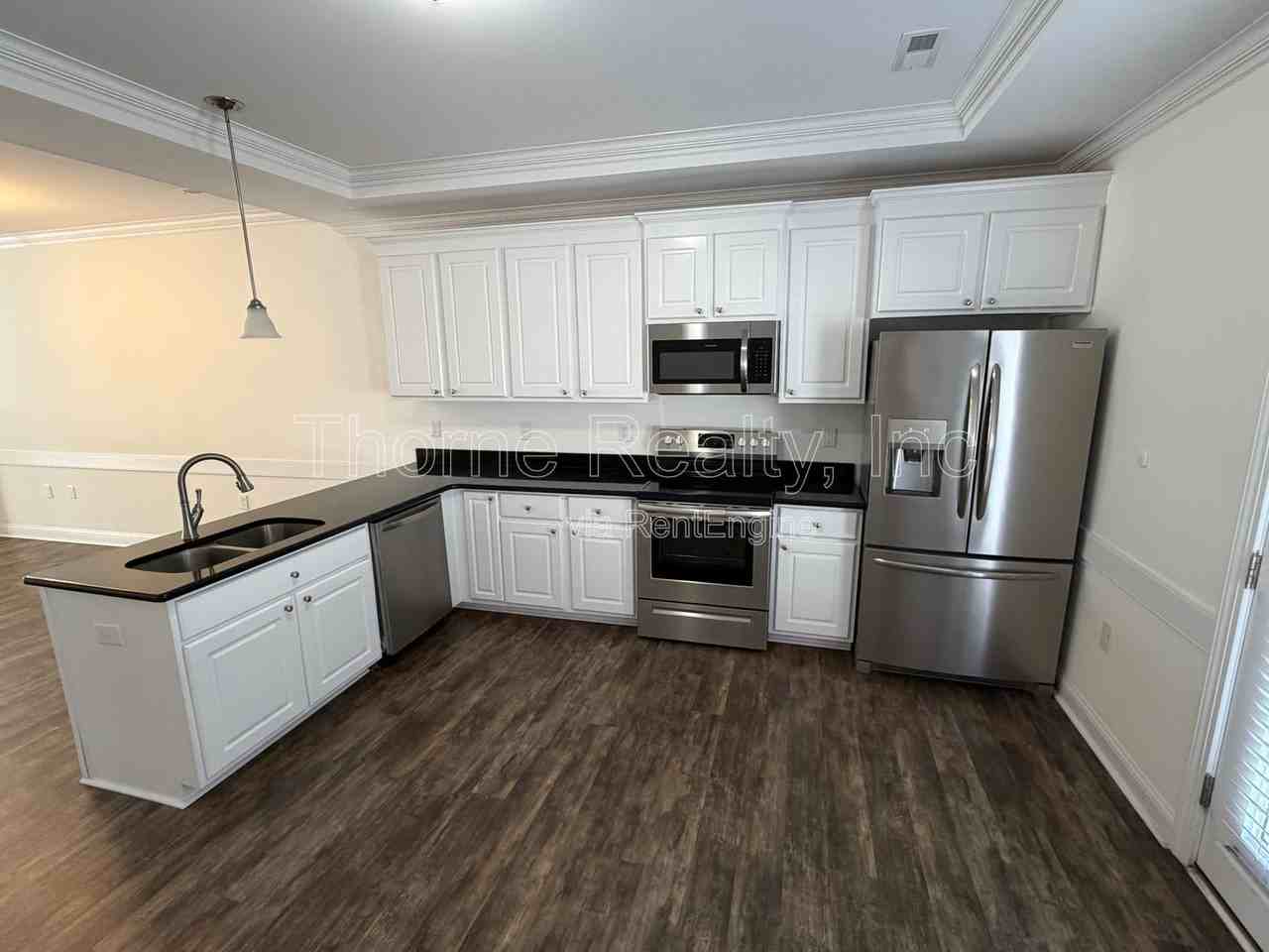 220 Braylock Dr - Photo 6 of 22