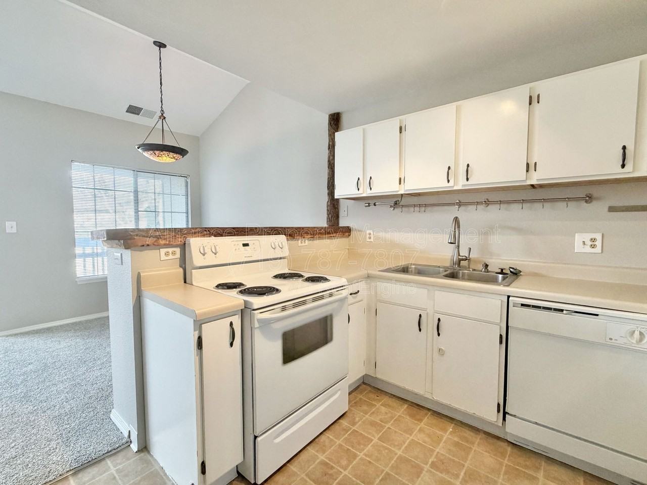 2117 Denton Grv #201 - Photo 6 of 20