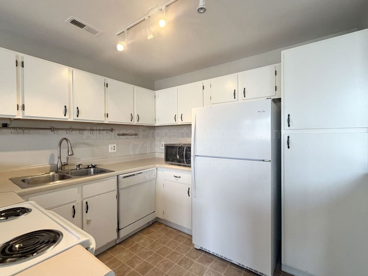 2117 Denton Grv #201 - Photo 7 of 20