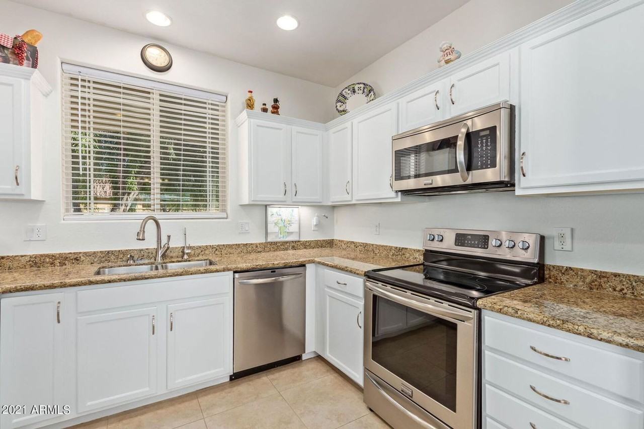 230 N 174th Dr - Photo 5 of 18