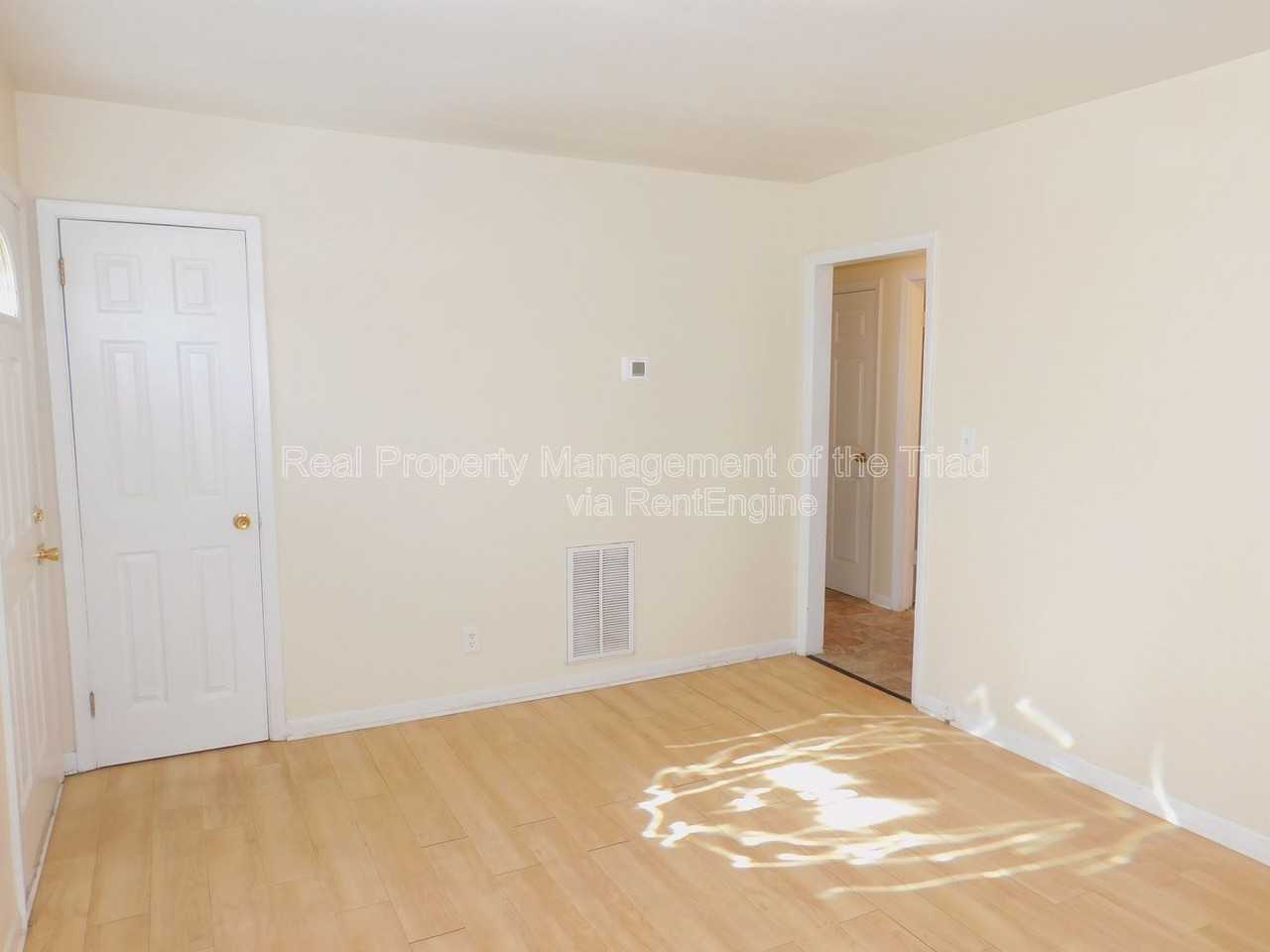 903 E Bragg St - Photo 2 of 15