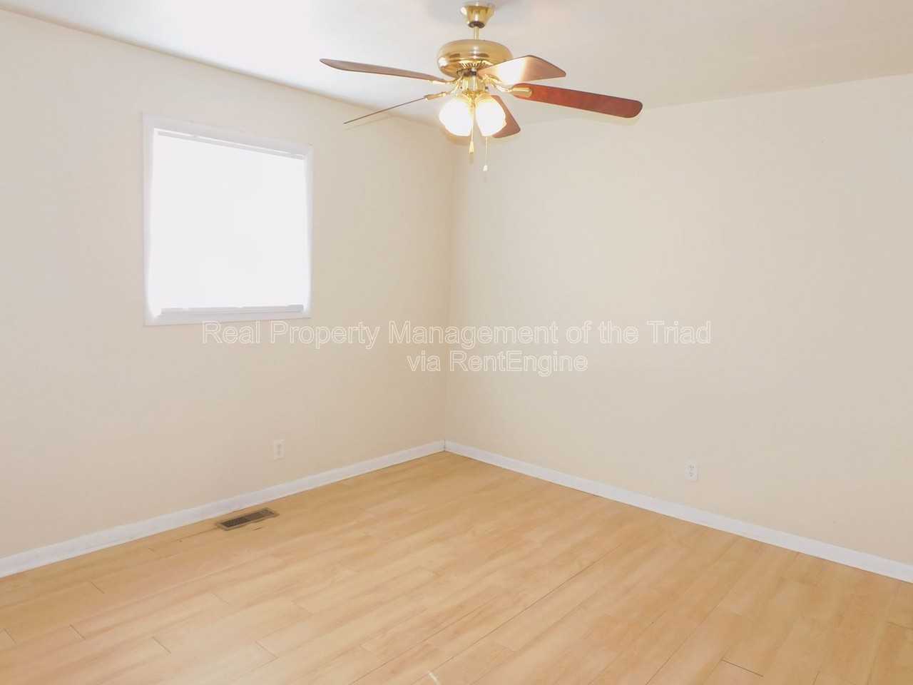 903 E Bragg St - Photo 3 of 15