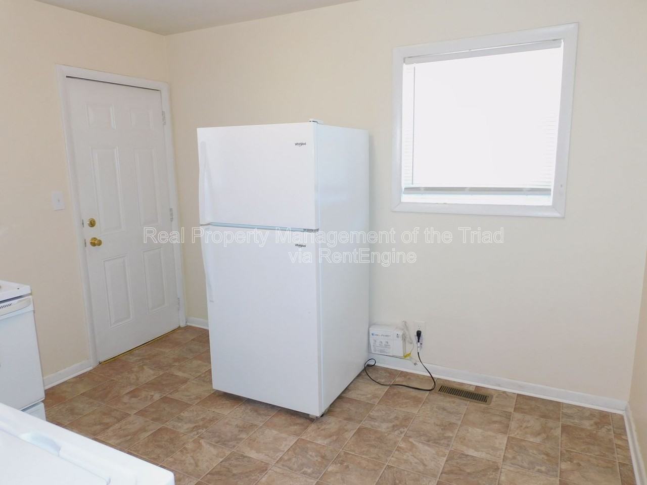 903 E Bragg St - Photo 6 of 15