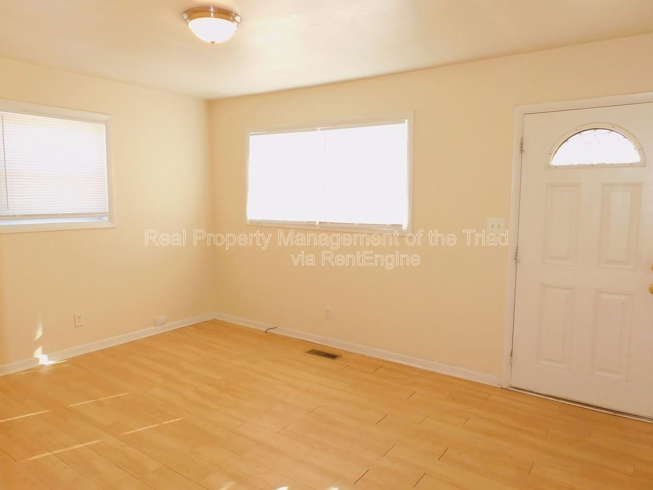 903 E Bragg St - Photo 7 of 15