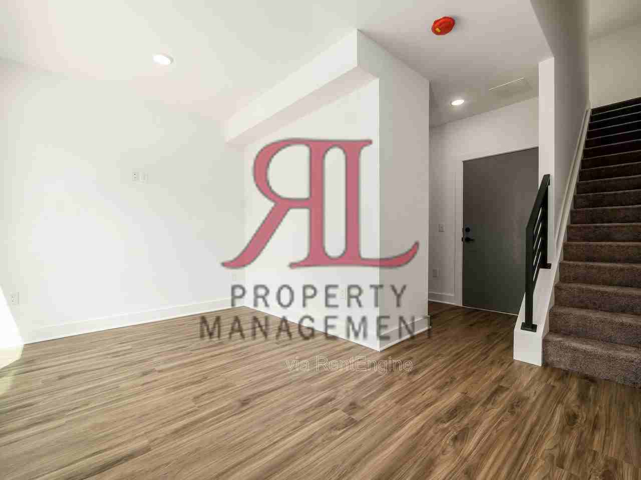 1096 Oak St - Photo 5 of 27