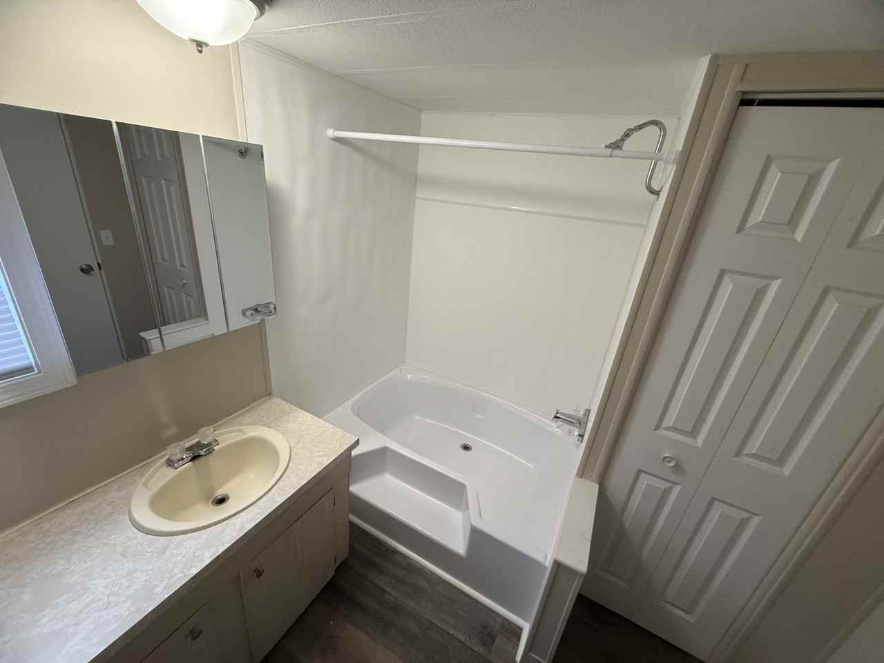 310 S 11th St #18 - Photo 2 of 6