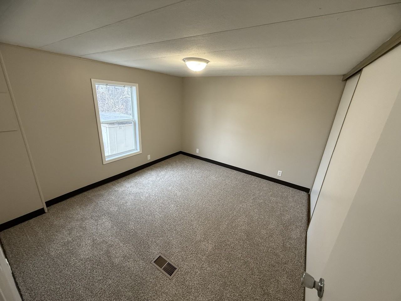 310 S 11th St #18 - Photo 4 of 6