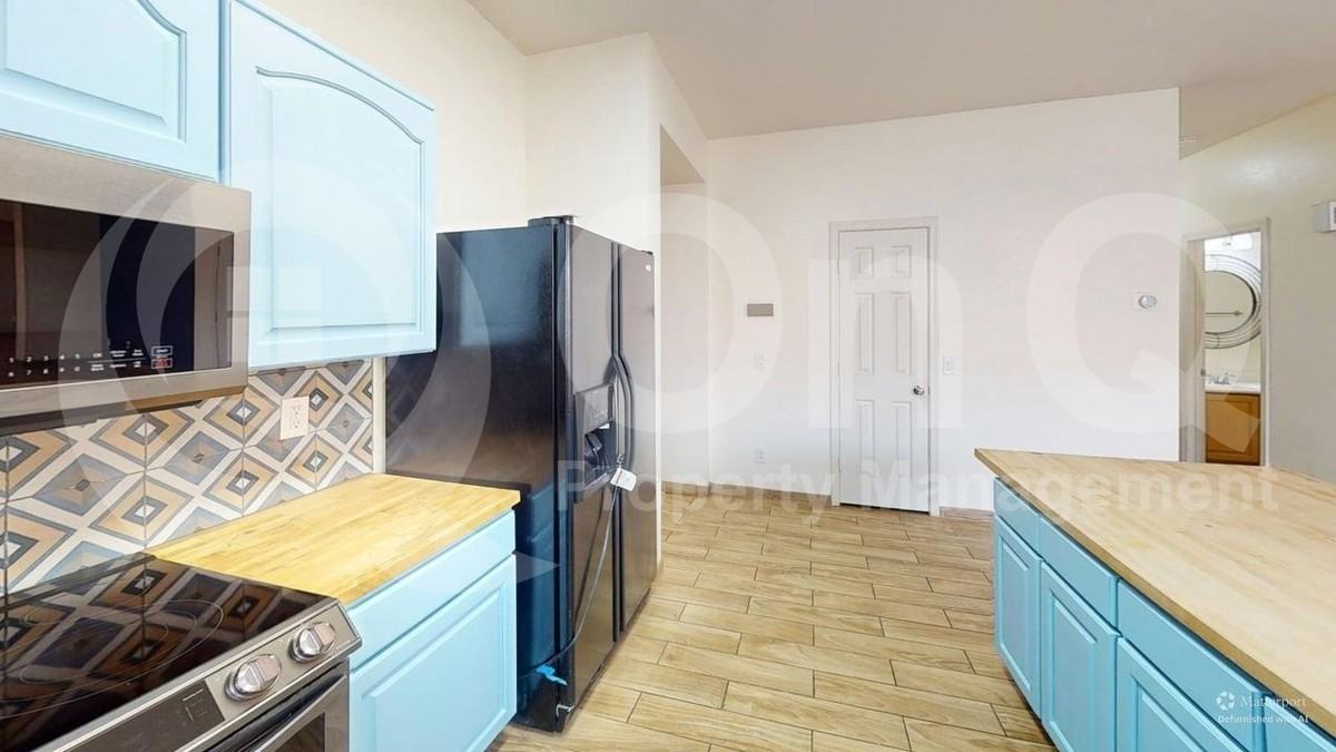 6904 S 30th Ln - Photo 3 of 33