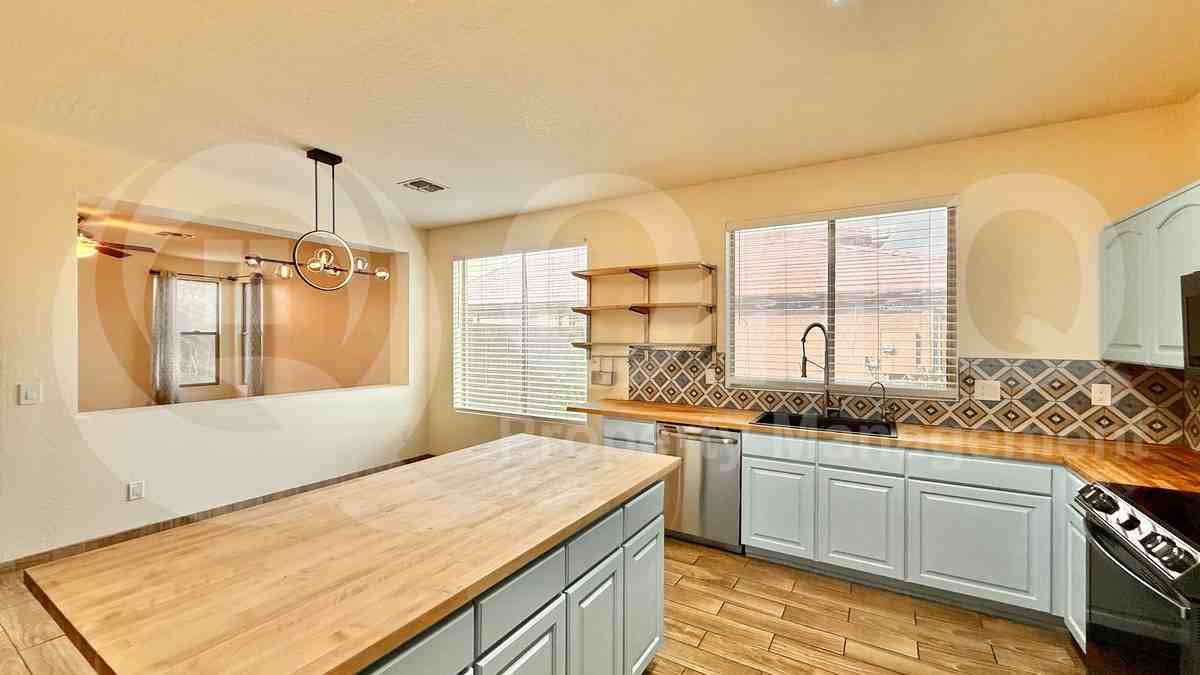 6904 S 30th Ln - Photo 4 of 33