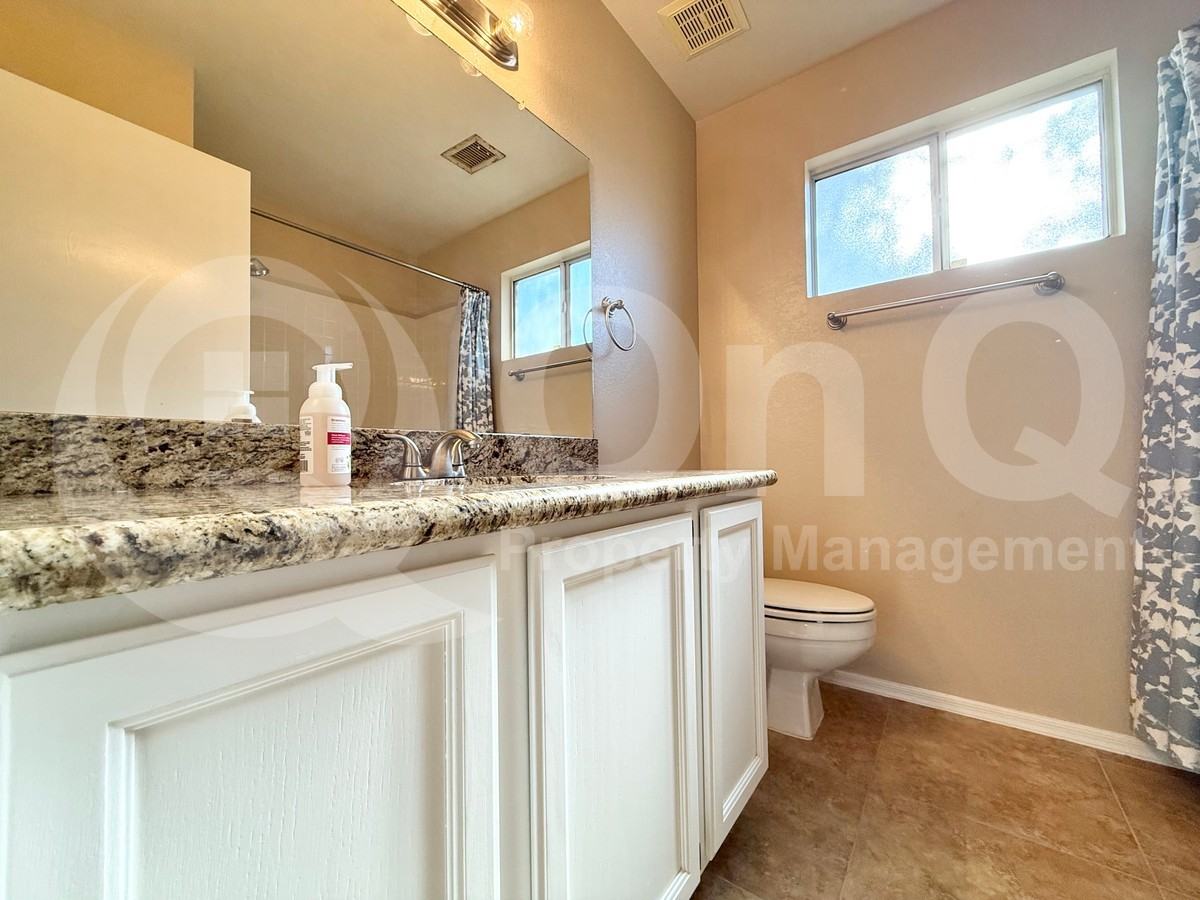 3882 S Hawthorn Dr - Photo 2 of 34