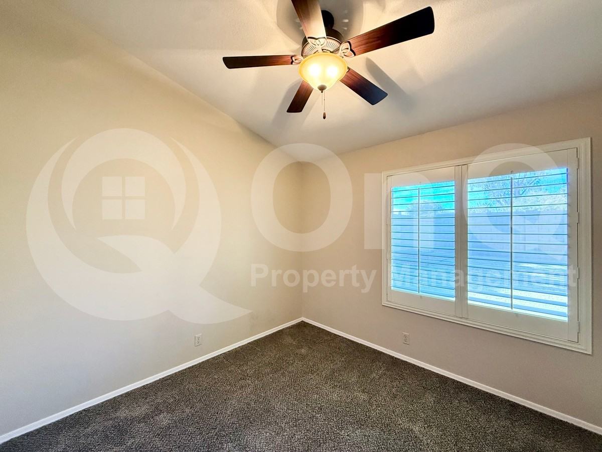 3882 S Hawthorn Dr - Photo 4 of 34