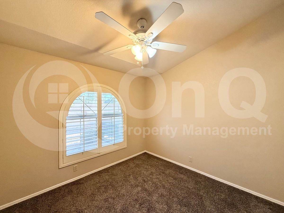 3882 S Hawthorn Dr - Photo 7 of 34