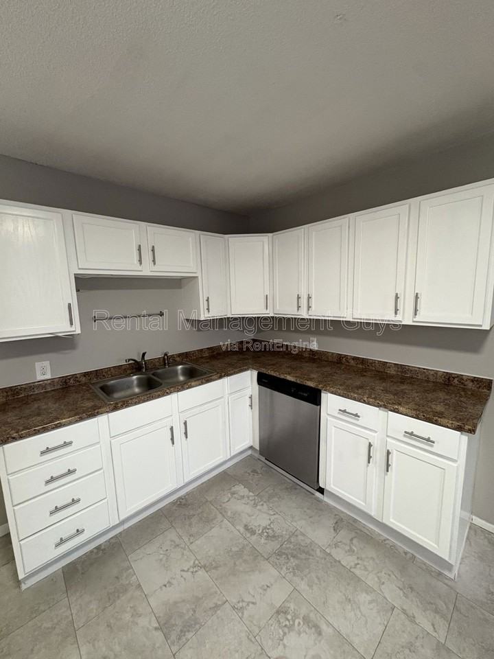 1826 Jackson St Ne #2 - Photo 2 of 11