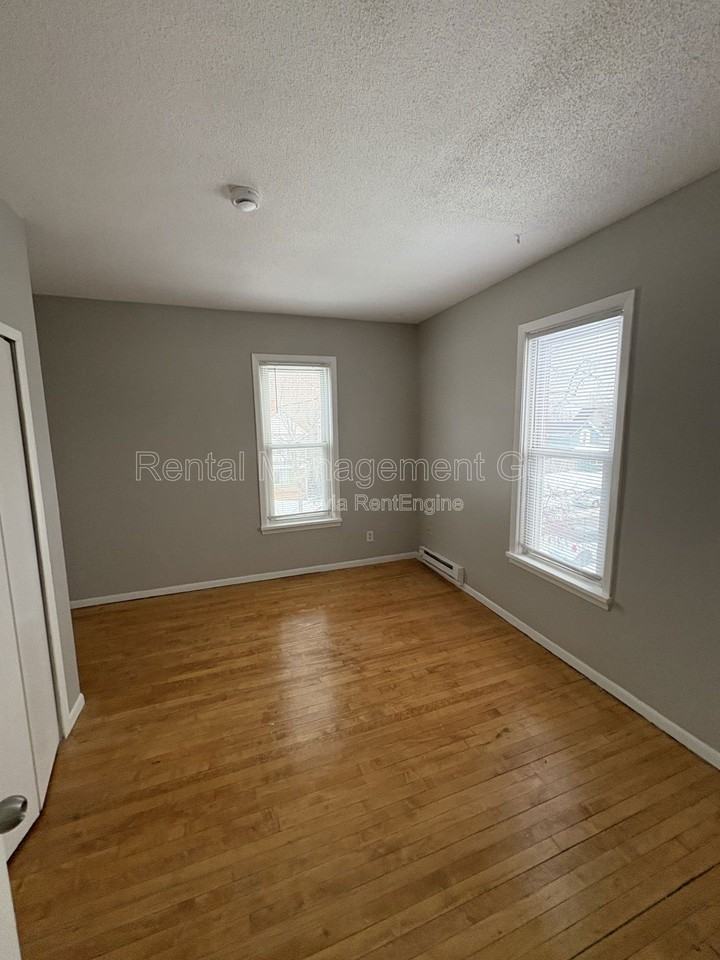 1826 Jackson St Ne #2 - Photo 5 of 11