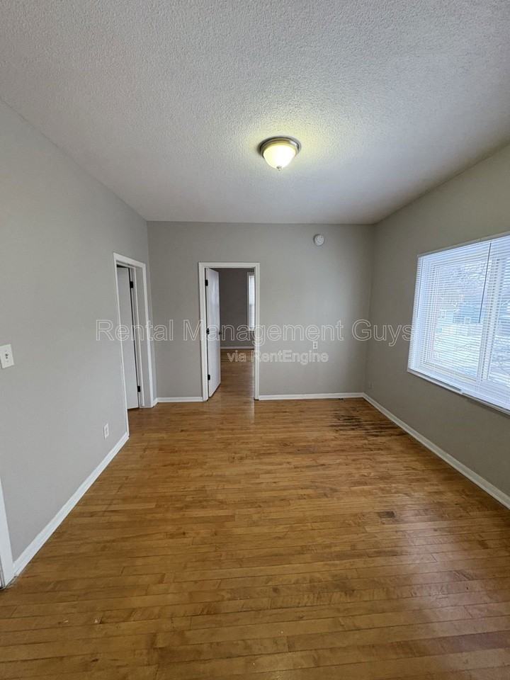 1826 Jackson St Ne #2 - Photo 7 of 11