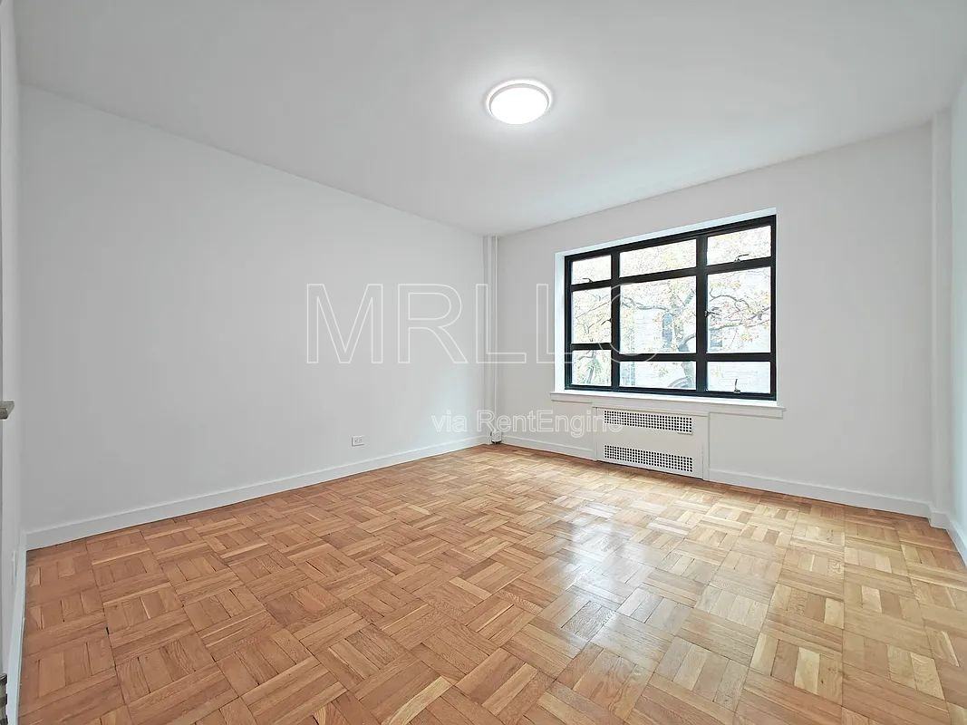 100 Remsen St #3A - Photo 2 of 11