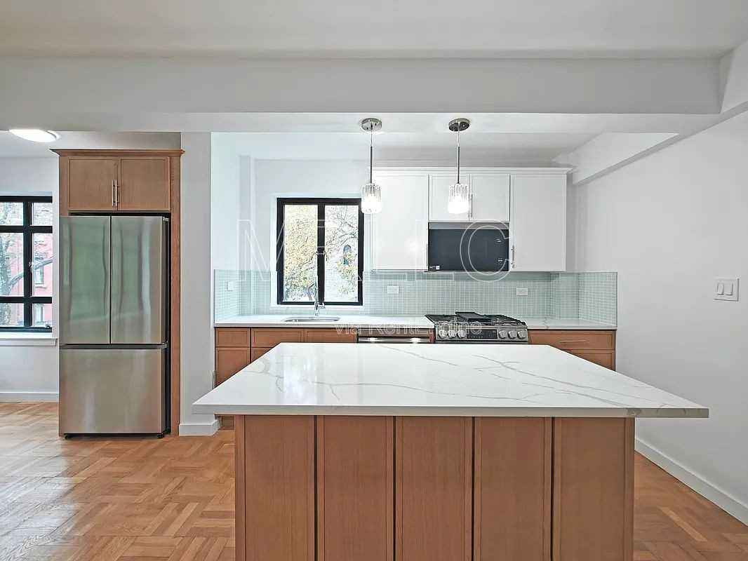 100 Remsen St #3A - Photo 7 of 11