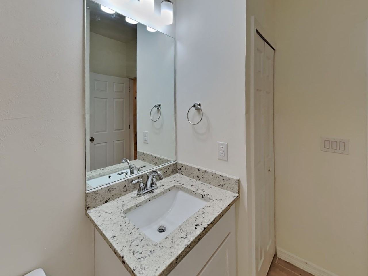 26113 Northern Cross Rd - Photo 3 of 7