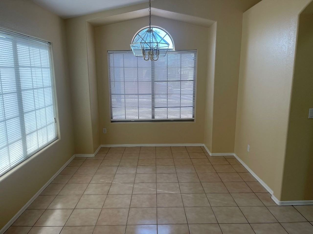 13225 W Desert Ln - Photo 2 of 12