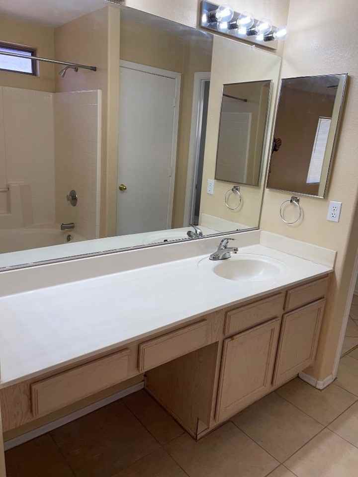 13225 W Desert Ln - Photo 7 of 12