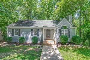 featured image of 2290 Greenfield Dr