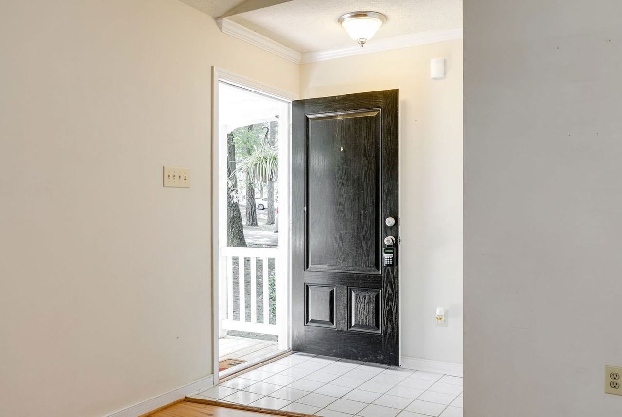 2290 Greenfield Dr - Photo 5 of 28