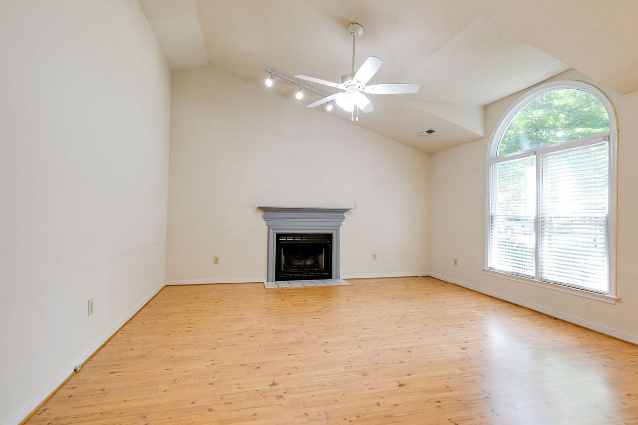 2290 Greenfield Dr - Photo 6 of 28