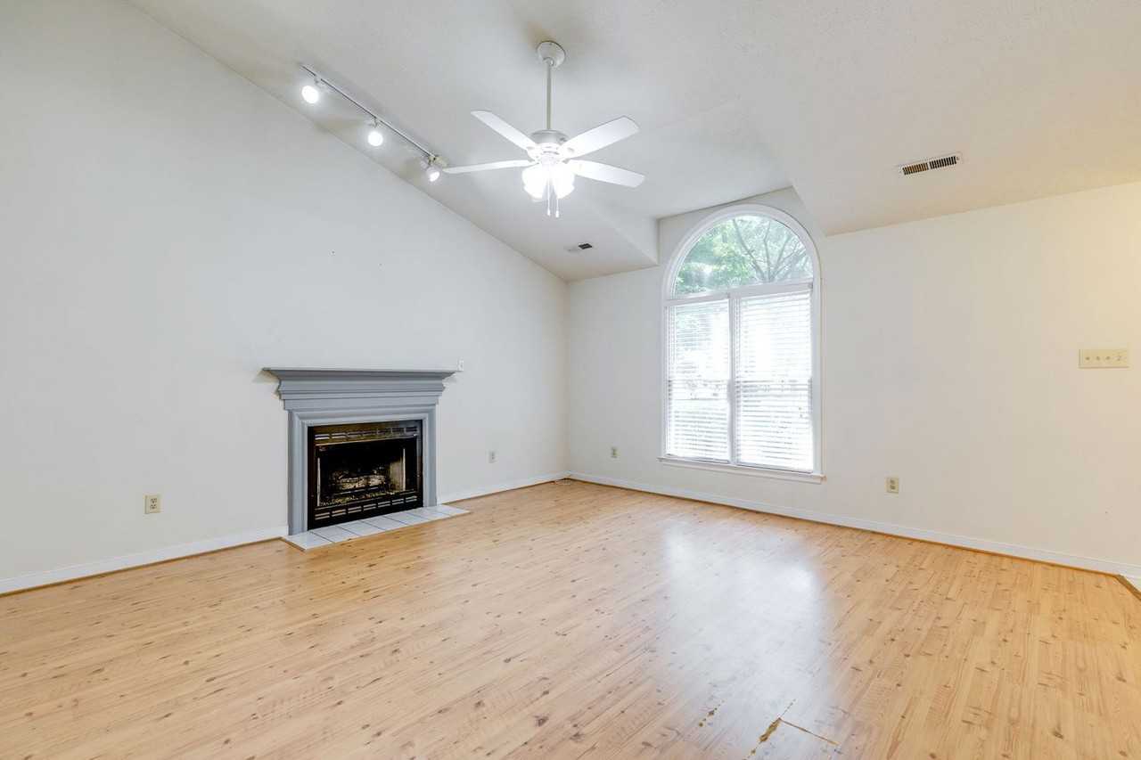 2290 Greenfield Dr - Photo 7 of 28