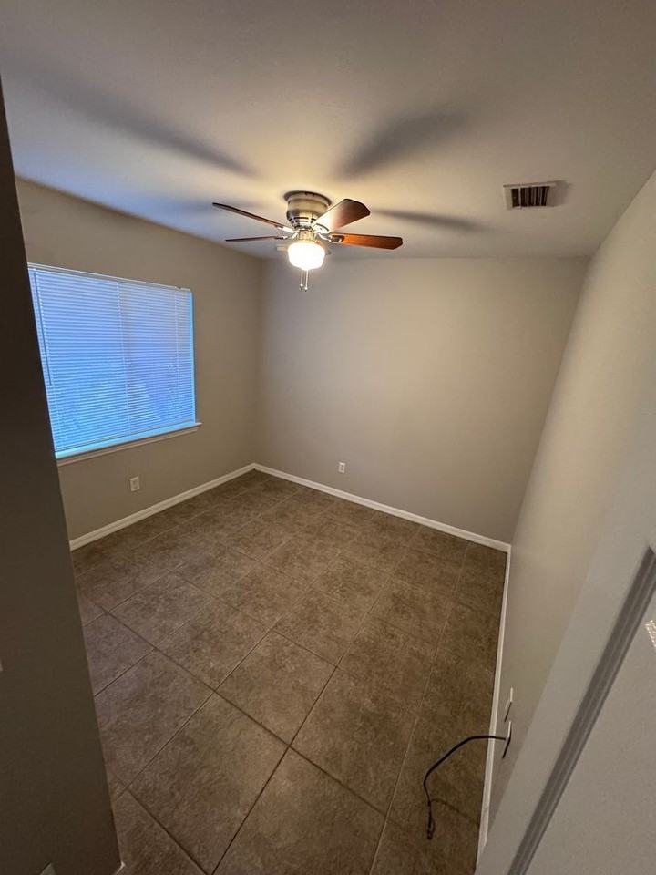 343 Harold Ave S - Photo 5 of 22