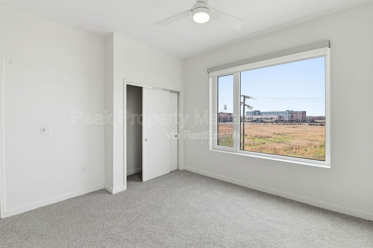 501 Orleans St #301 - Photo 5 of 41