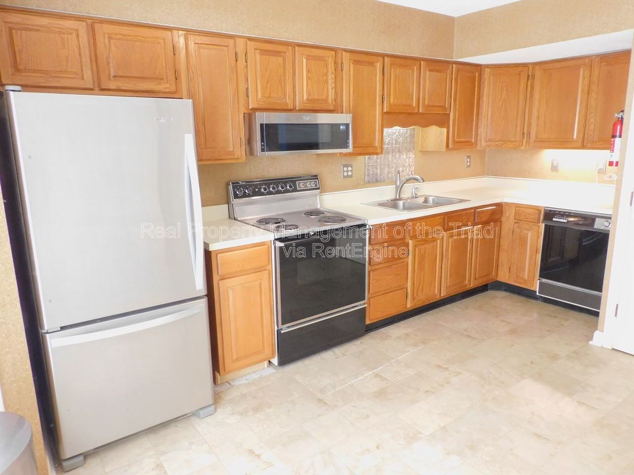 621 Walker Ave #D - Photo 5 of 20