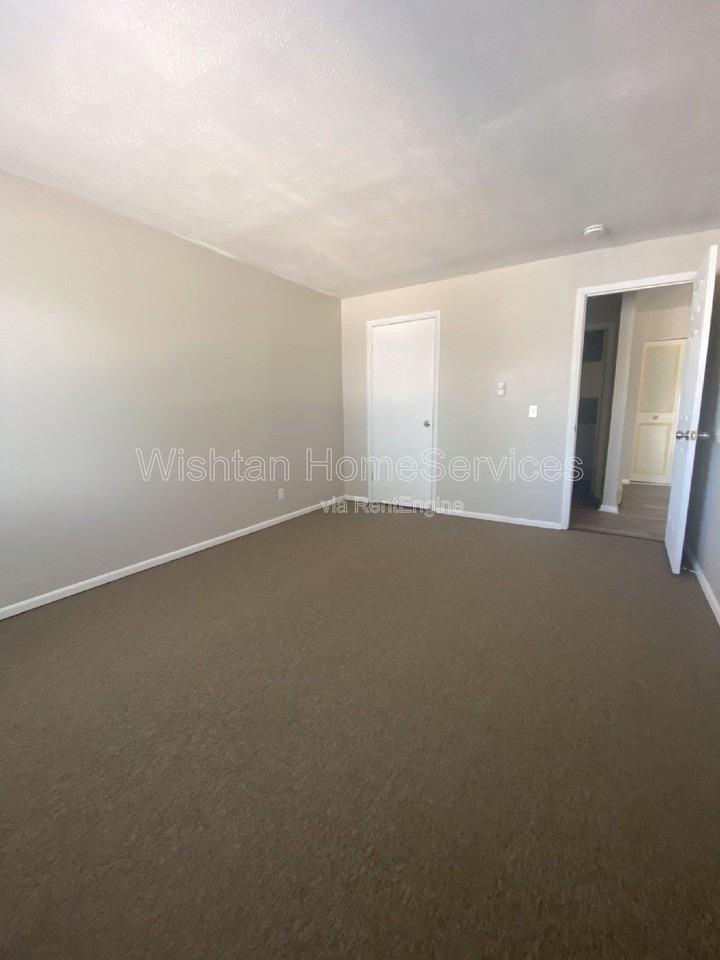 217 N Charleston Blvd #3 - Photo 5 of 13