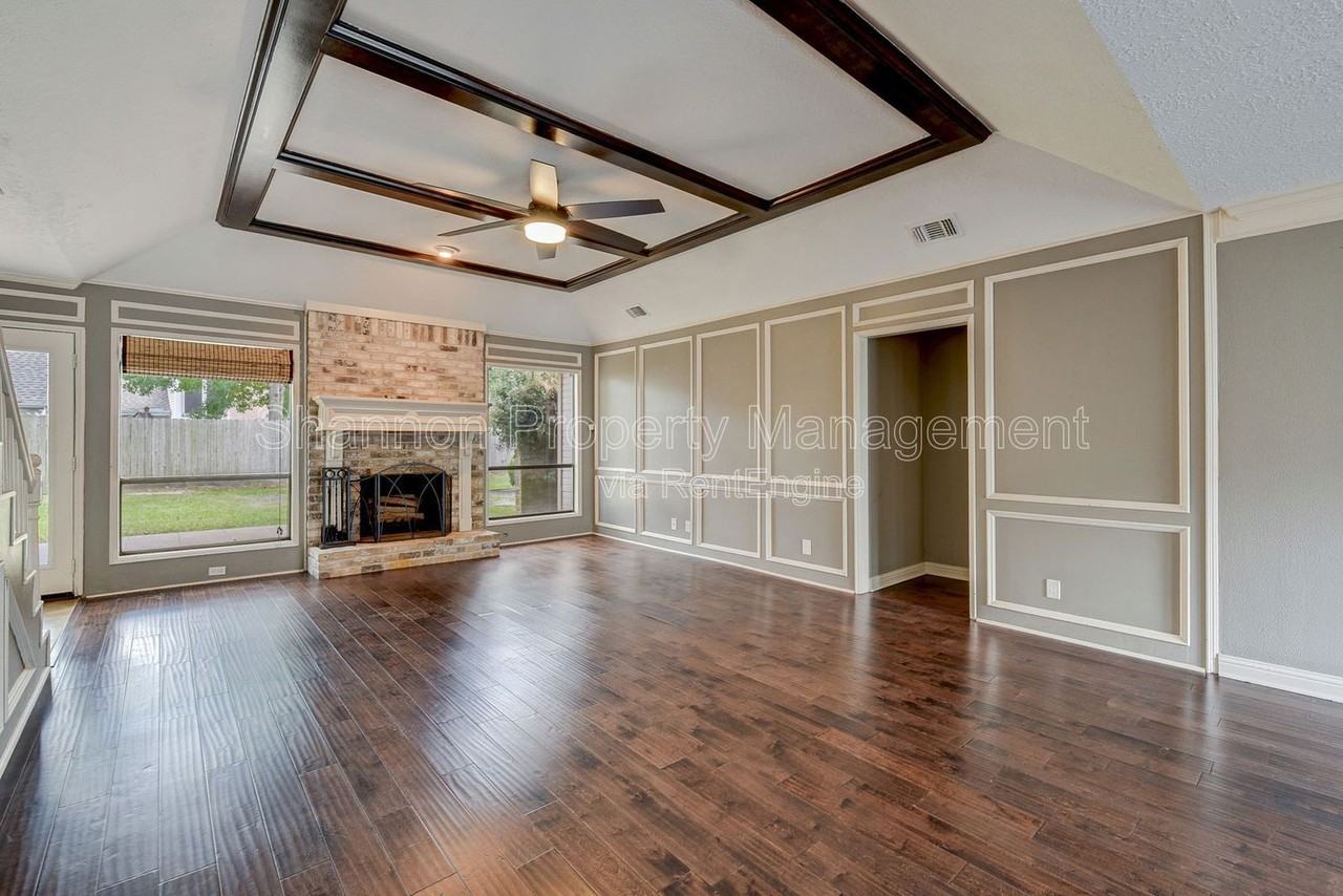 18310 Lake Oaks Dr - Photo 5 of 36