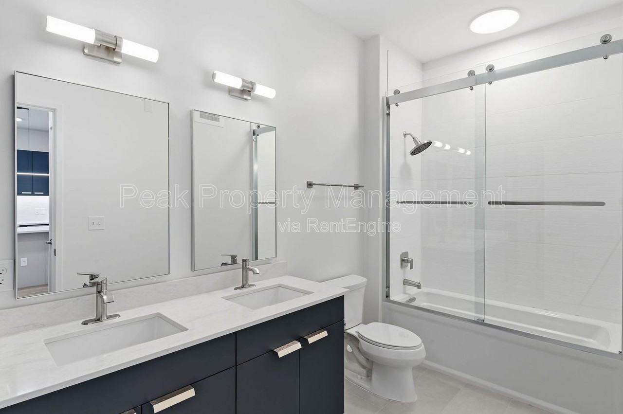 501 Orleans St #202 - Photo 5 of 12