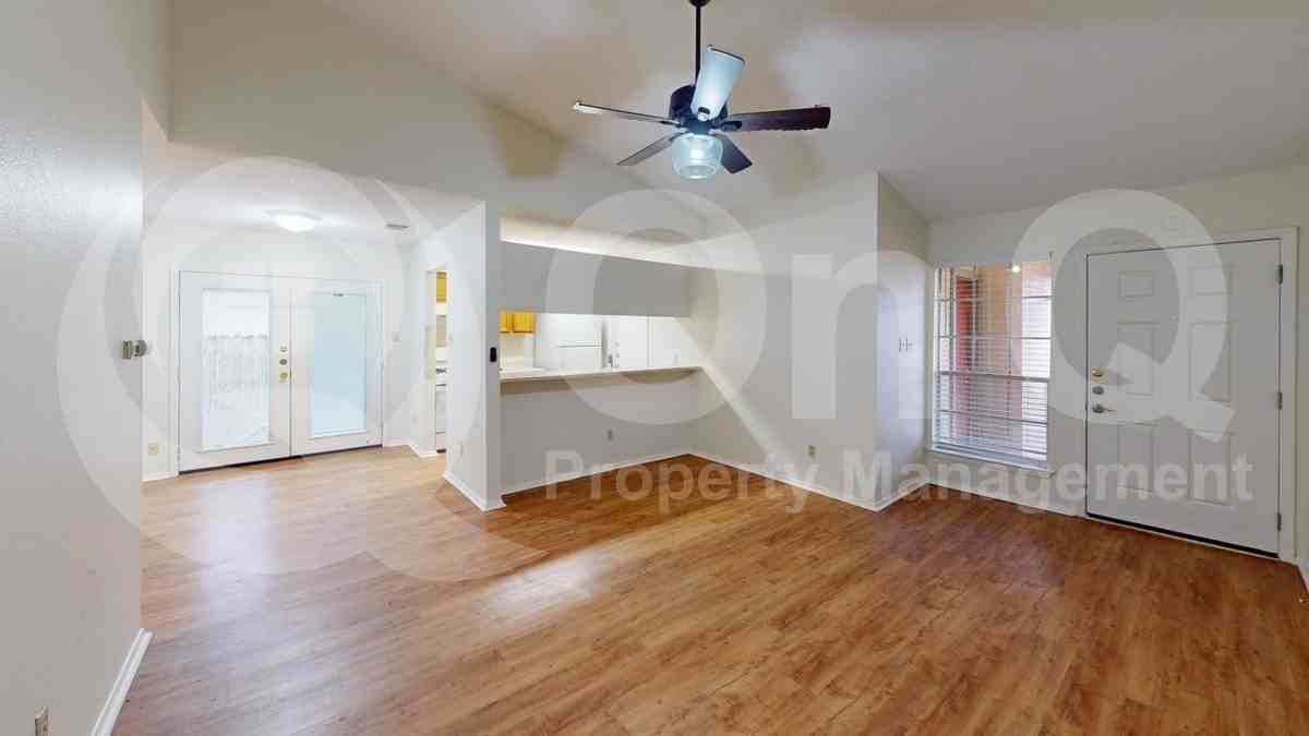 405 Burlwood Ct - Photo 3 of 11