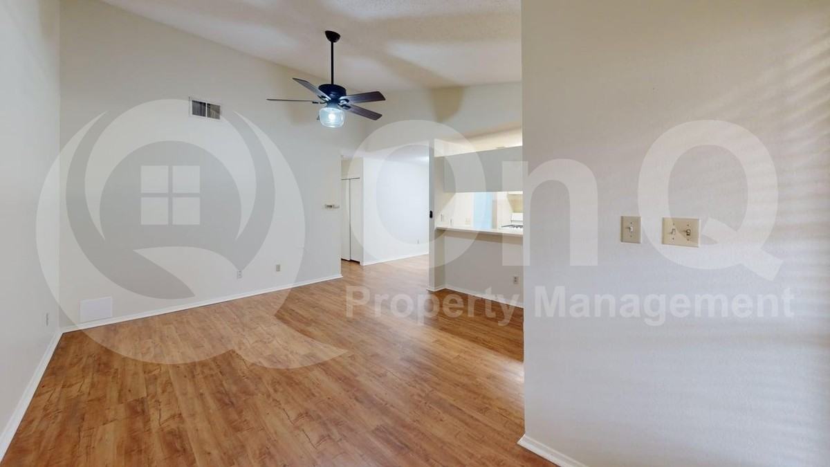 405 Burlwood Ct - Photo 4 of 11