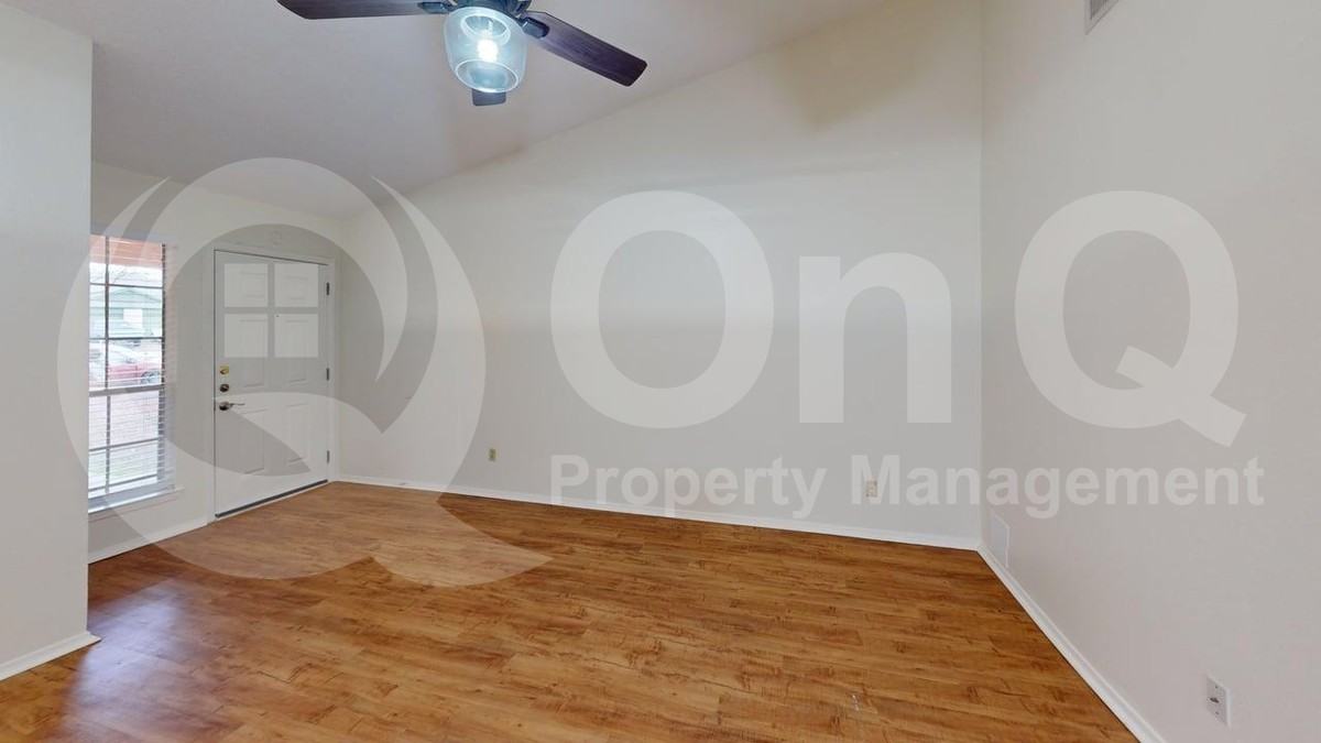 405 Burlwood Ct - Photo 5 of 11