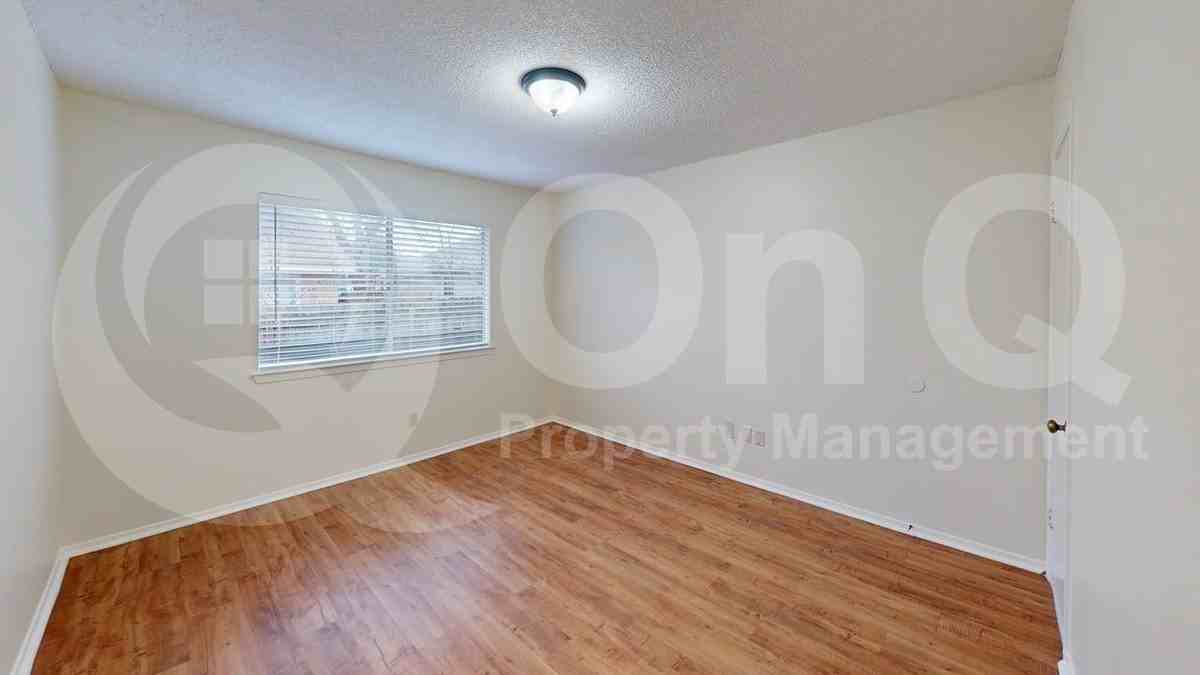 405 Burlwood Ct - Photo 7 of 11