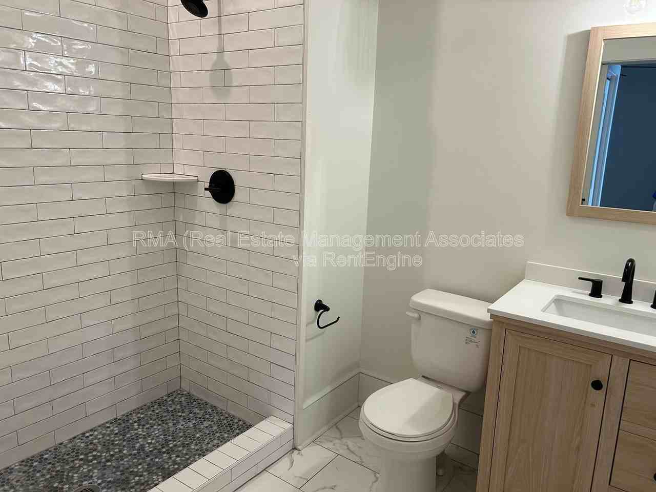 215 Main St #1A - Photo 4 of 4