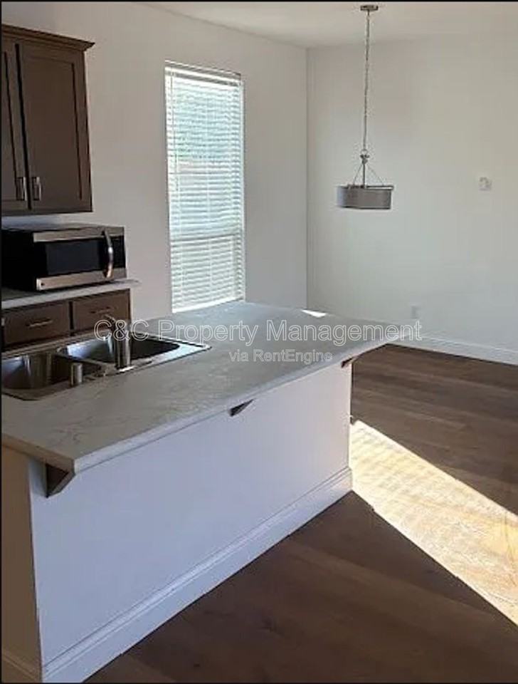 759 W Chase Ave - Photo 4 of 11