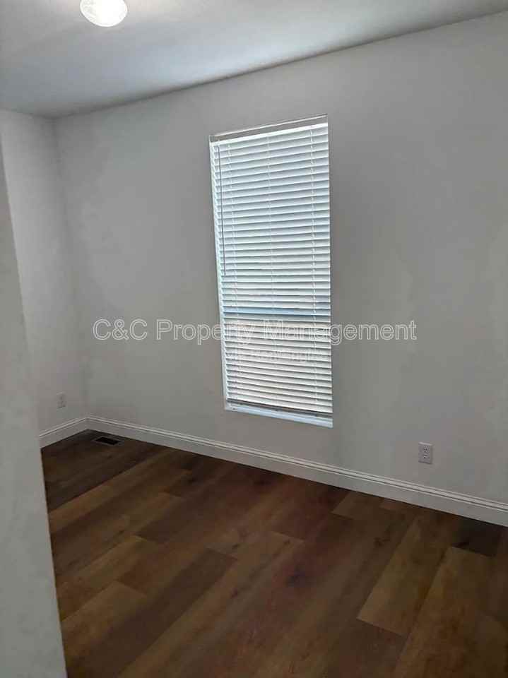 759 W Chase Ave - Photo 7 of 11