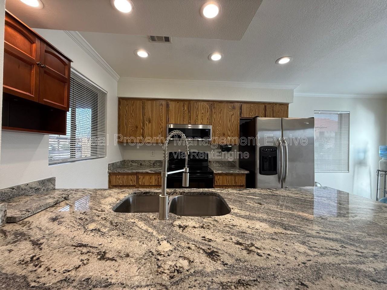 502 W Yukon Dr #8 - Photo 5 of 22