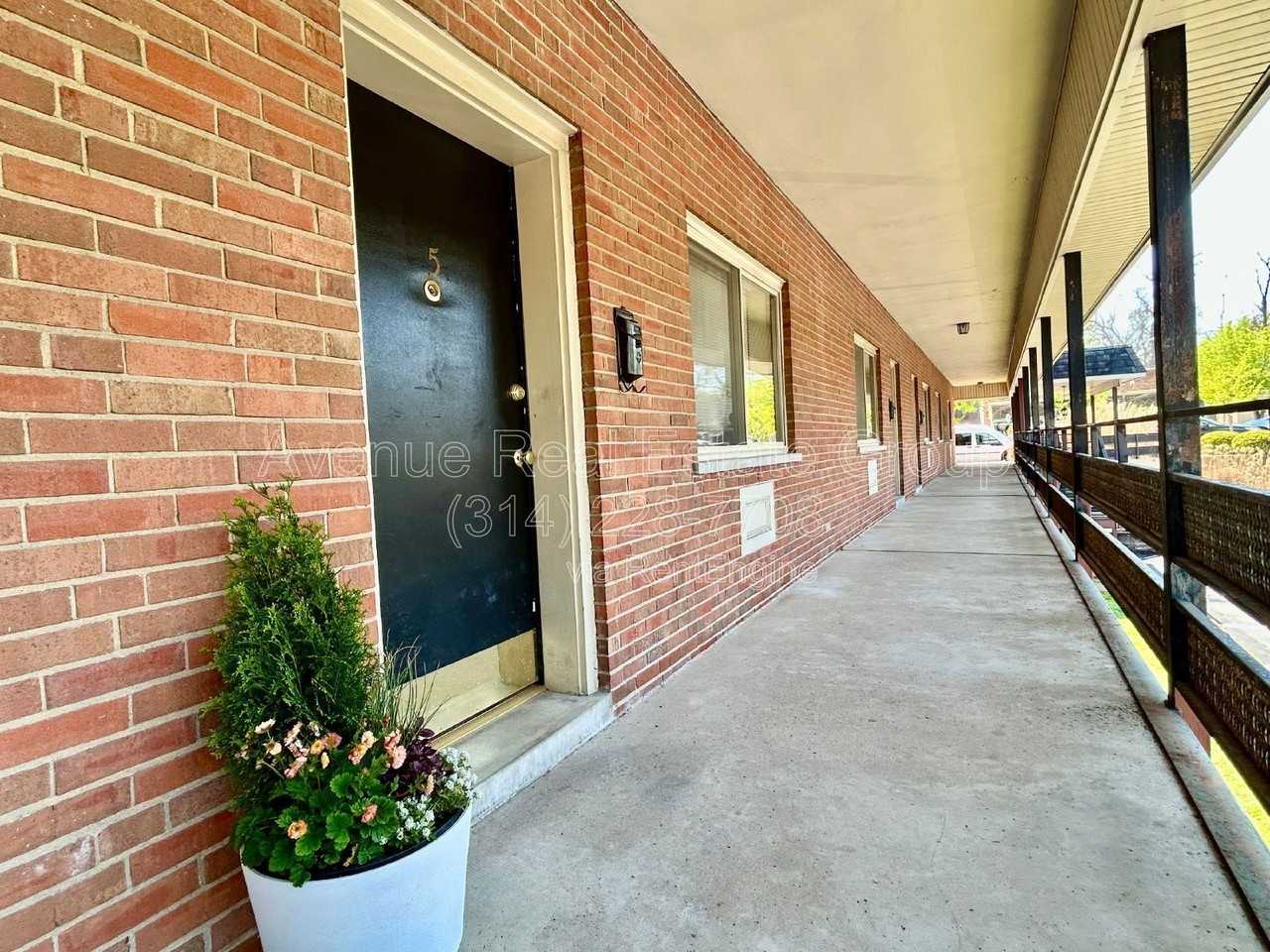 129 E Lockwood Ave #36 - Photo 4 of 15